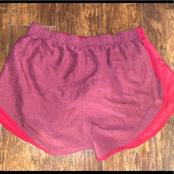Women’s Nike Tempo Shorts - Picture 3 of 5